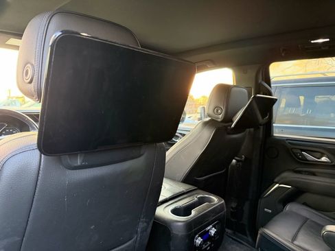 Used 2021 GMC Yukon Denali w/ Denali Premium Package image 12