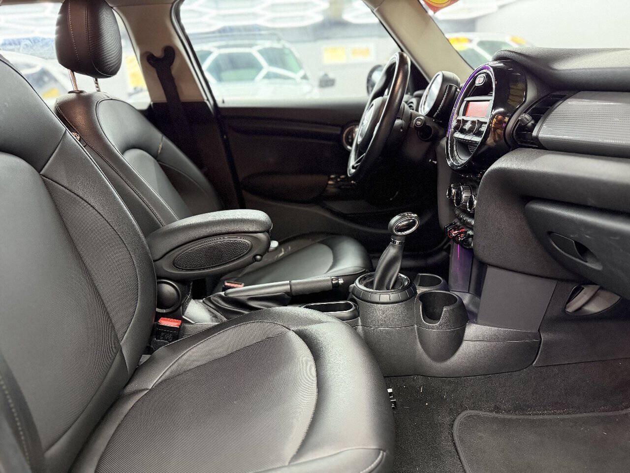 Used 2015 MINI Cooper 4-Door Hardtop FWD image 5