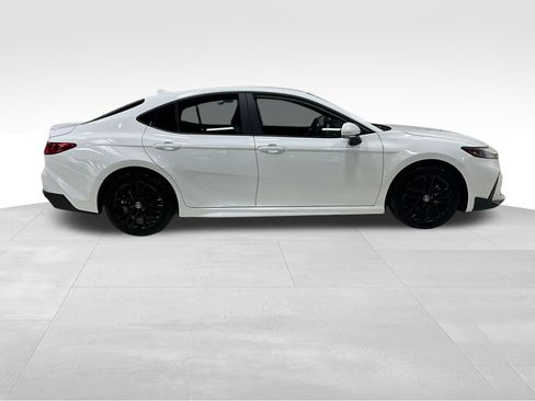 Used 2026 Toyota Camry SE FWD image 3