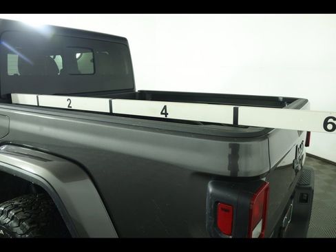Used 2022 Jeep Gladiator Sport image 13