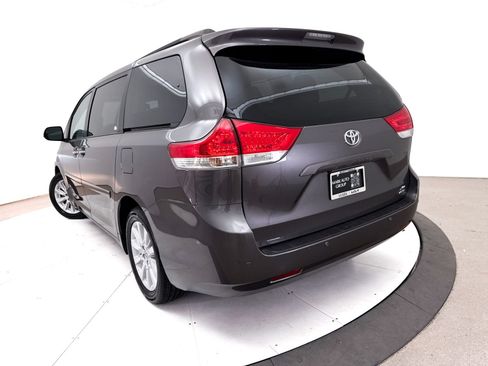 Used 2014 Toyota Sienna XLE w/ XLE Premium Package AWD/4WD image 9