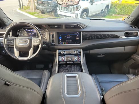 Used 2021 GMC Yukon Denali w/ Denali Premium Package image 19
