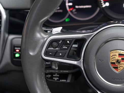 Used 2020 Porsche Cayenne AWD/4WD image 24