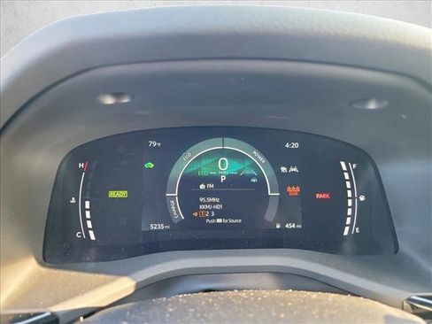 Used 2025 Toyota Camry LE w/ Convenience Package image 18