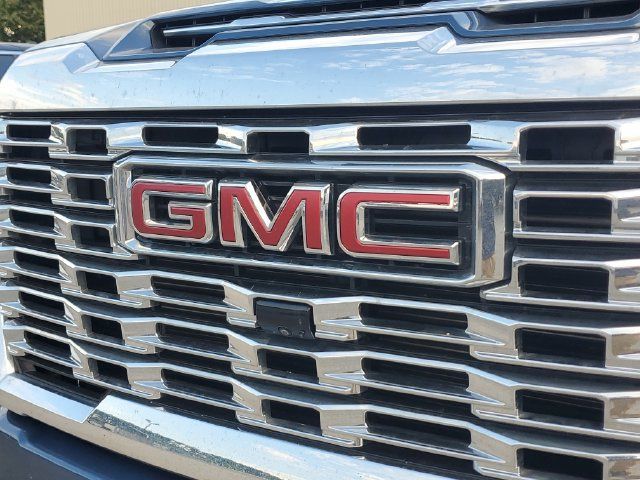 Used 2025 GMC Sierra 2500 Denali w/ Denali Reserve Package AWD/4WD image 5