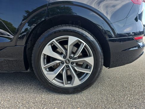 Used 2021 Audi e-tron Premium Plus w/ Premium Plus Package AWD/4WD image 30