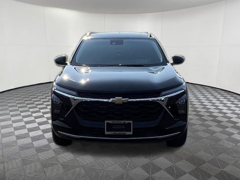 Used 2026 Chevrolet Trax LT w/ Driver Confidence Package FWD image 2