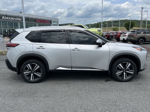 Used 2023 Nissan Rogue Platinum w/ Platinum Premium Package AWD/4WD image 2