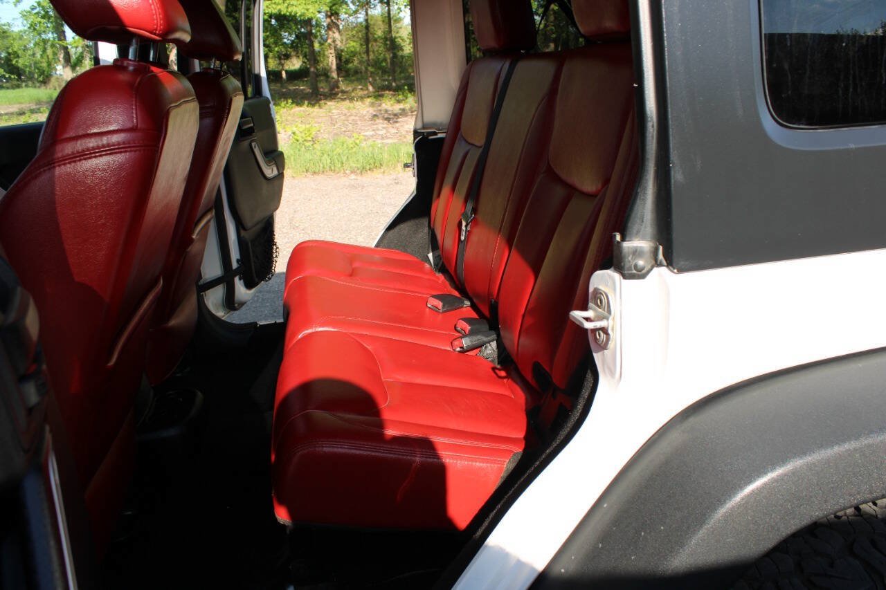 Used 2013 Jeep Wrangler Unlimited Rubicon AWD/4WD image 30