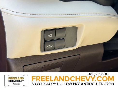 Used 2020 Toyota Highlander XLE FWD image 29