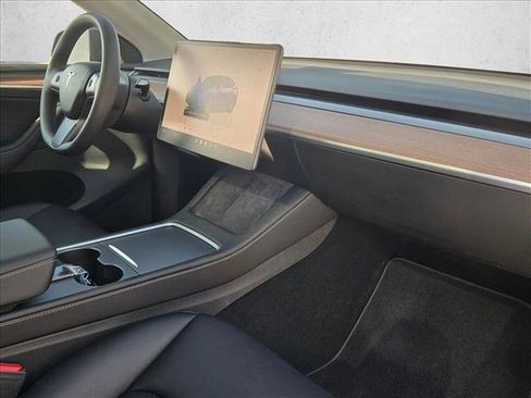 Used 2024 Tesla Model Y Long Range image 21