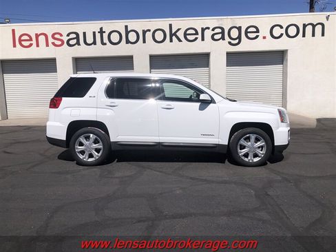 Used 2017 GMC Terrain SLE FWD image 1