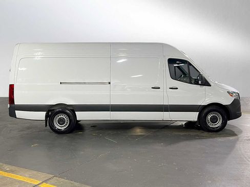 Used 2025 Mercedes-Benz Sprinter 2500 image 2