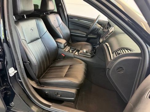Used 2022 Chrysler 300 S RWD image 15