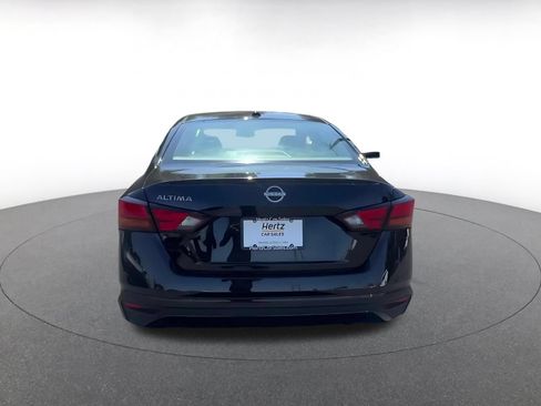 Used 2025 Nissan Altima 2.5 SV FWD image 12