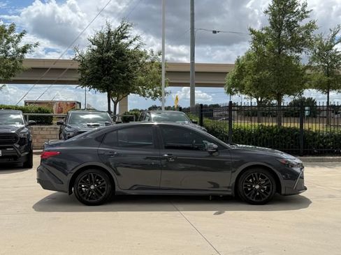 Used 2025 Toyota Camry SE w/ Convenience Package FWD image 5
