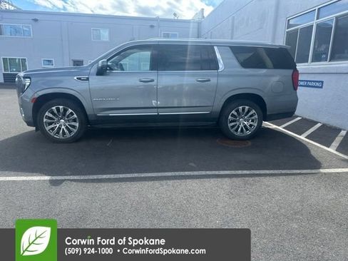 Used 2023 GMC Yukon XL Denali w/ Advanced Technology Package AWD/4WD image 2
