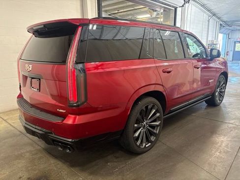 Used 2025 Cadillac Escalade V AWD/4WD image 4