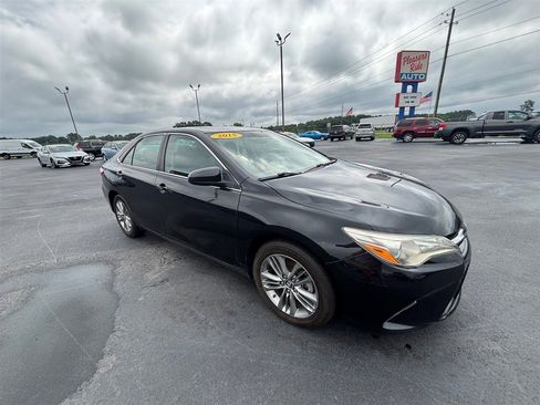 Used 2015 Toyota Camry SE image 9