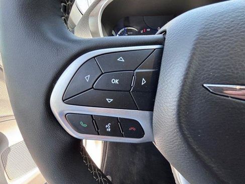 Used 2024 Chrysler Pacifica Limited FWD image 22