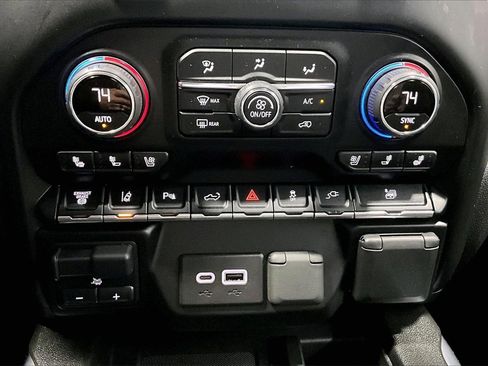 Used 2022 Chevrolet Silverado 3500 High Country w/ Technology Package image 16