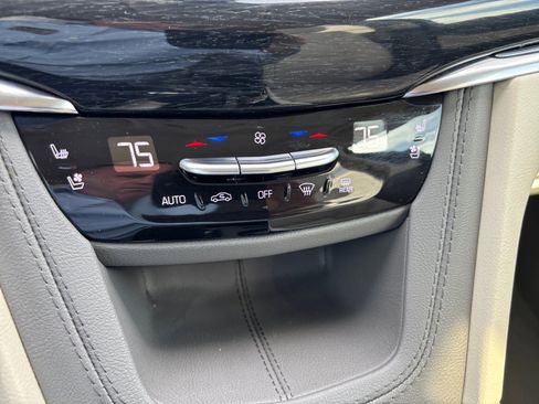 Used 2024 Cadillac XT6 Premium Luxury w/ Technology Package image 12