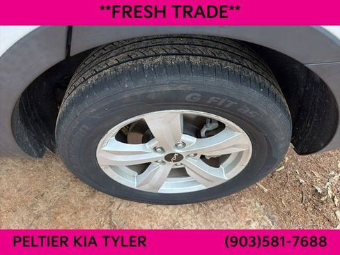 Used 2023 Kia Sorento LX FWD image 8