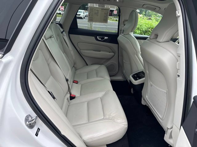 Certified 2022 Volvo XC60 B5 Inscription w/ Advanced Package AWD/4WD image 13