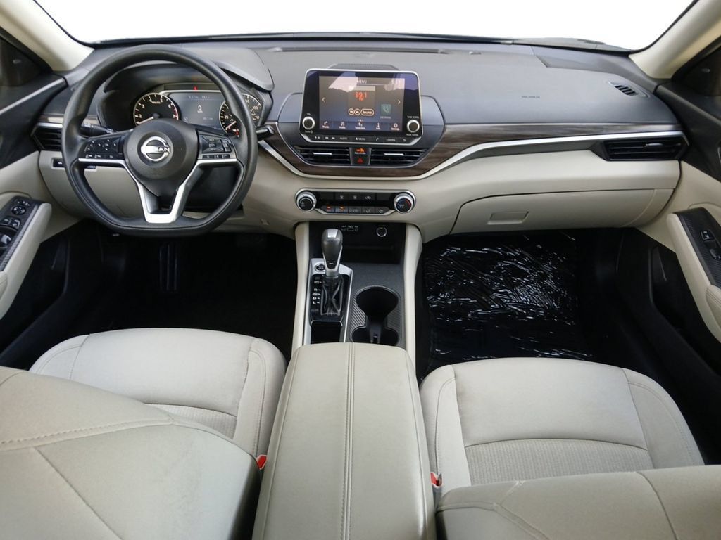 Used 2025 Nissan Altima 2.5 SV FWD image 20