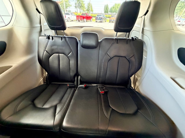 Used 2024 Chrysler Pacifica Touring-L FWD image 26