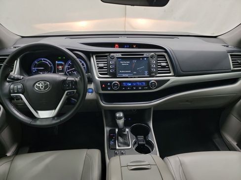 Used 2017 Toyota Highlander XLE image 15