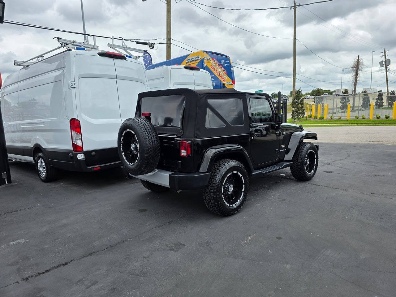 Used 2015 Jeep Wrangler Sahara w/ Connectivity Group AWD/4WD image 5