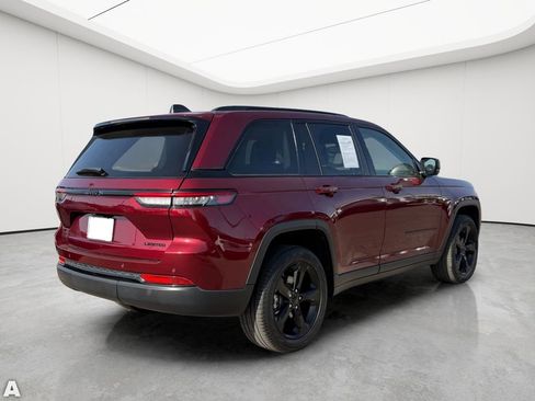 Certified 2023 Jeep Grand Cherokee Limited w/ Black Appearance Package AWD/4WD image 7