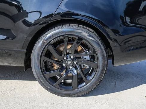 New 2025 Land Rover Discovery Dynamic SE image 9