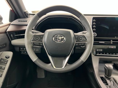 Used 2020 Toyota Avalon Limited image 13