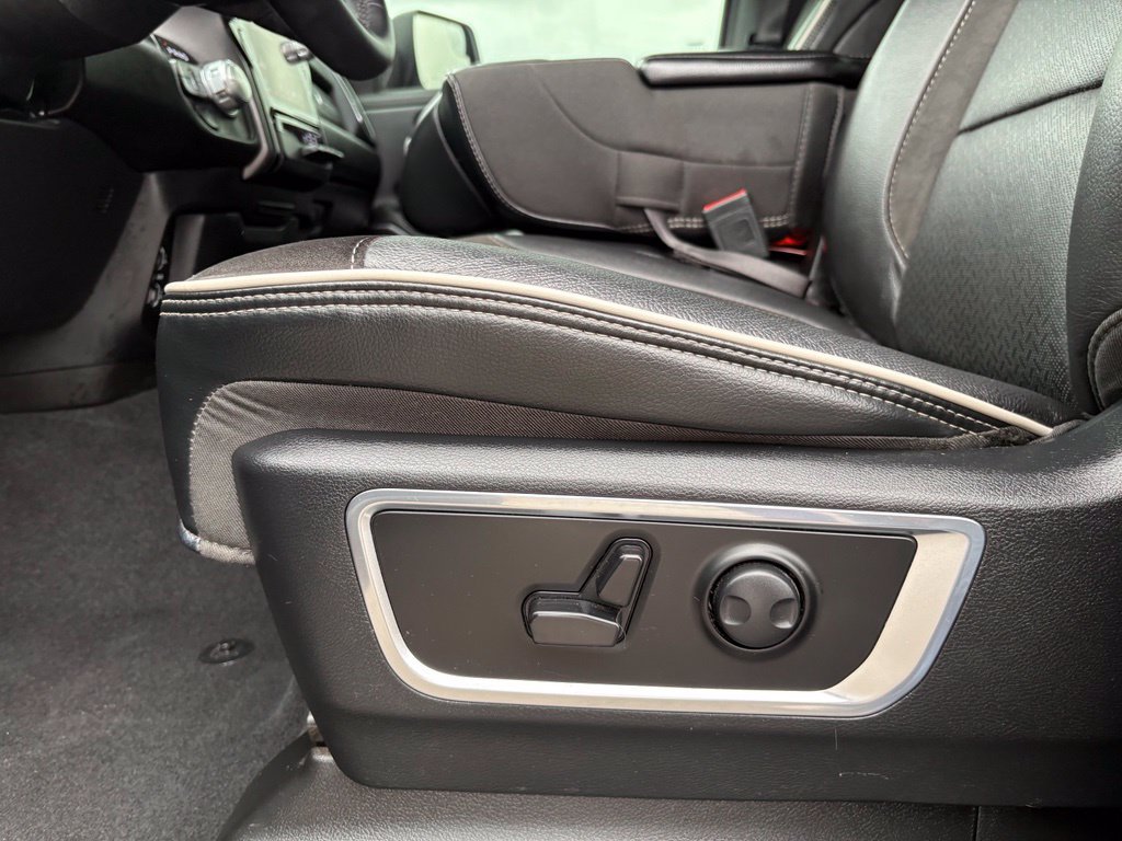 Used 2025 RAM 1500 Laramie AWD/4WD image 10