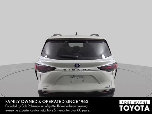 Used 2023 Toyota Sienna XLE AWD/4WD image 8
