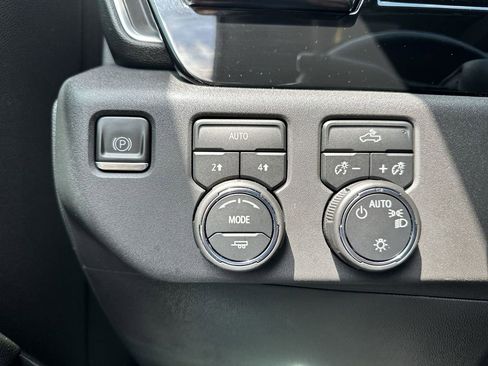 Used 2023 Chevrolet Silverado 1500 LT AWD/4WD image 29