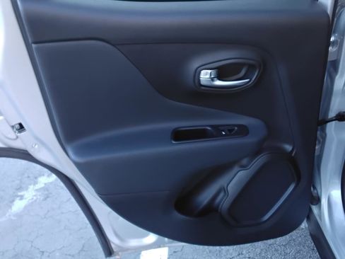 Used 2021 Jeep Renegade Trailhawk image 20