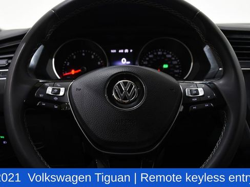 Used 2021 Volkswagen Tiguan SE image 9