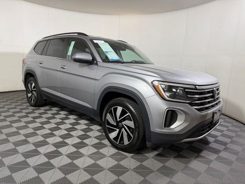 Used 2025 Volkswagen Atlas SE AWD/4WD image 6