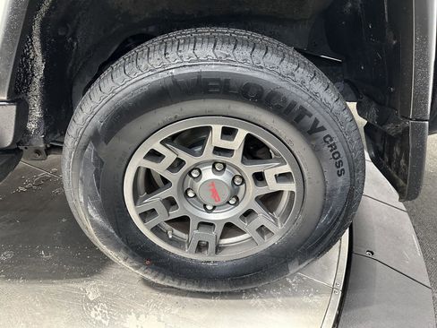 Used 2013 Toyota FJ Cruiser 4WD image 10