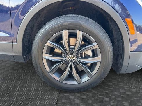 Used 2023 Volkswagen Tiguan SE AWD/4WD image 14