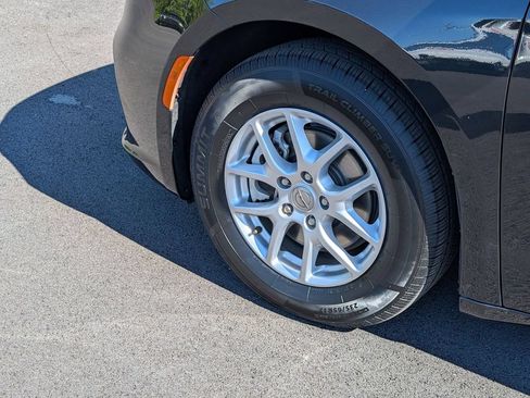Used 2023 Chrysler Pacifica Touring-L FWD image 23