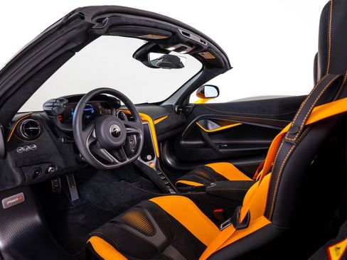 Used 2026 McLaren 750S Spider RWD image 21