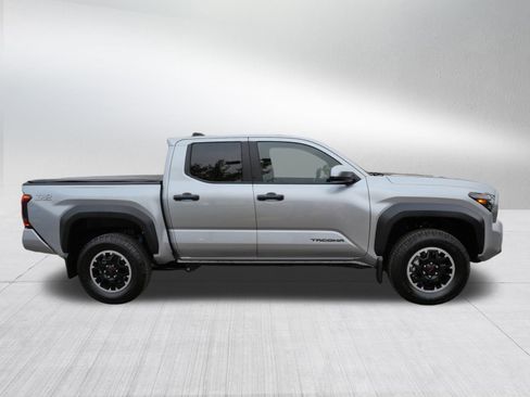 Certified 2025 Toyota Tacoma TRD Off-Road image 9