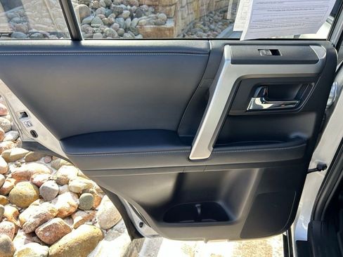 Used 2021 Toyota 4Runner SR5 Premium image 25