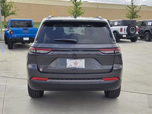 New 2026 Jeep Grand Cherokee Limited RWD image 4