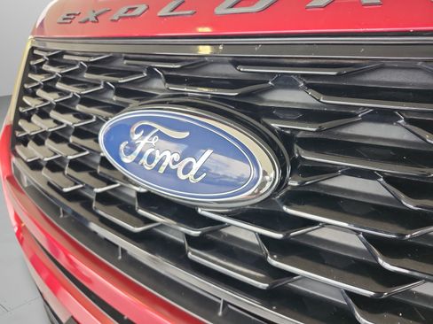 Used 2018 Ford Explorer Sport w/ Ford Safe & Smart Package AWD/4WD image 29