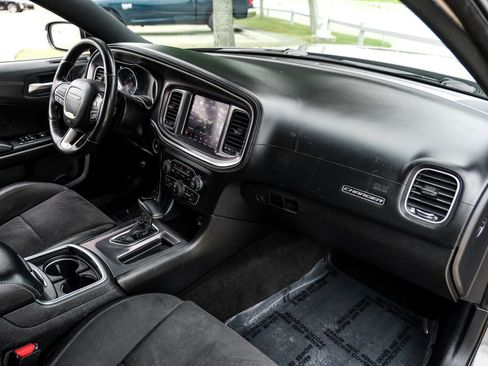 Used 2019 Dodge Charger Scat Pack w/ Plus Group RWD image 9
